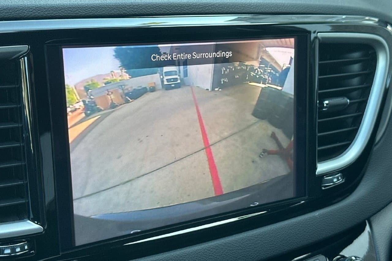 2025 Chrysler Pacifica Select 16