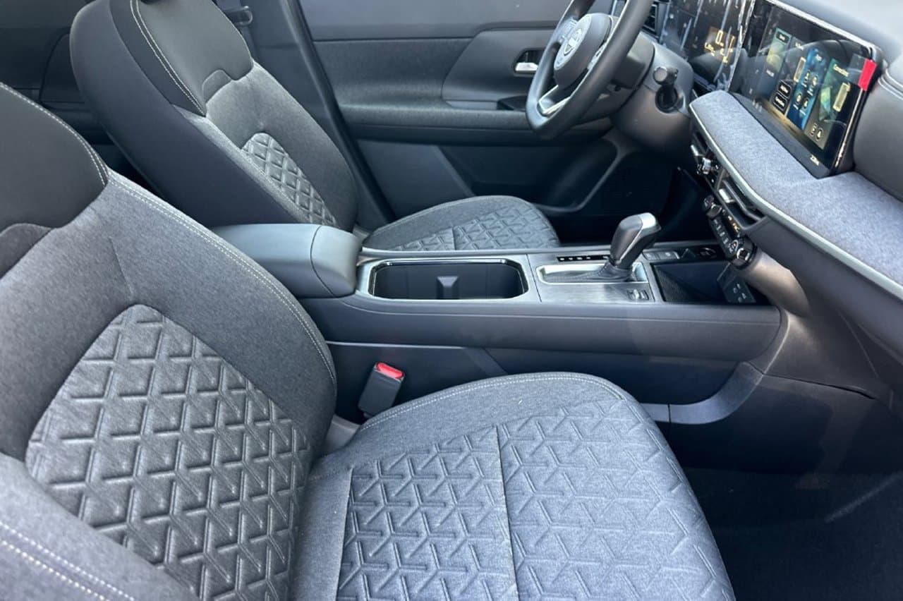 2027 Nissan Kicks SV 13