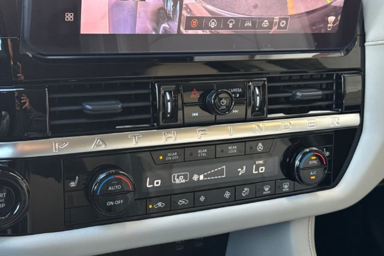 2026 Nissan Pathfinder SL 18
