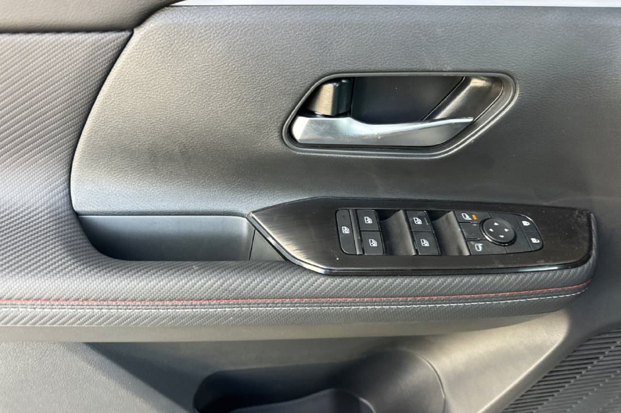 2027 Nissan Kicks SR 8