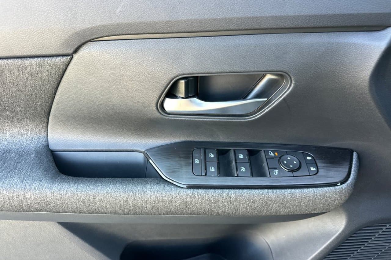 2027 Nissan Kicks SV 8