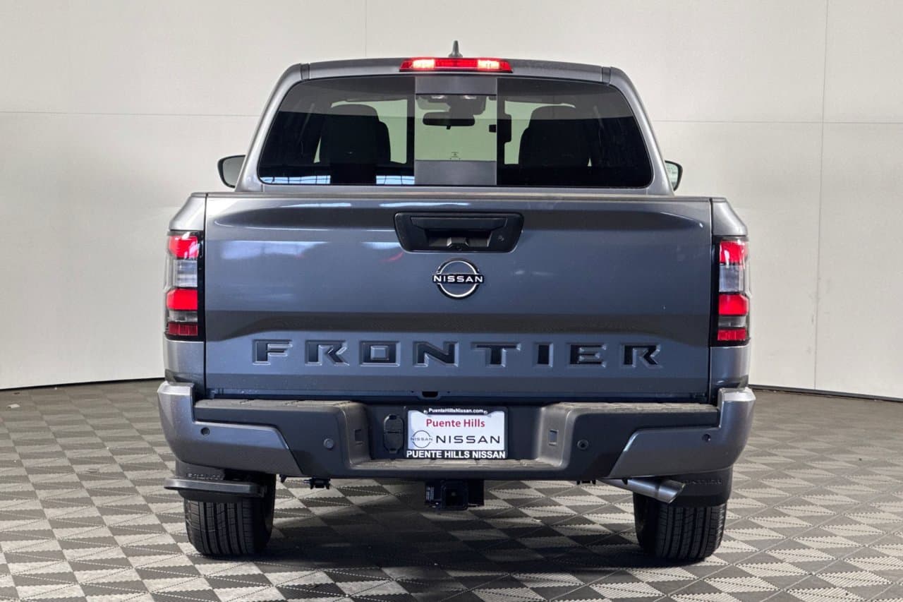2027 Nissan Frontier SV 4