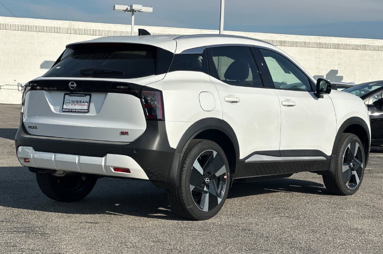 2026 Nissan Kicks SR 3
