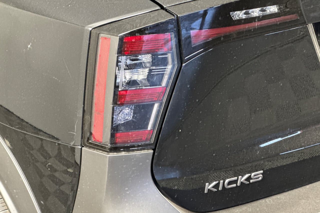 2027 Nissan Kicks SV 23