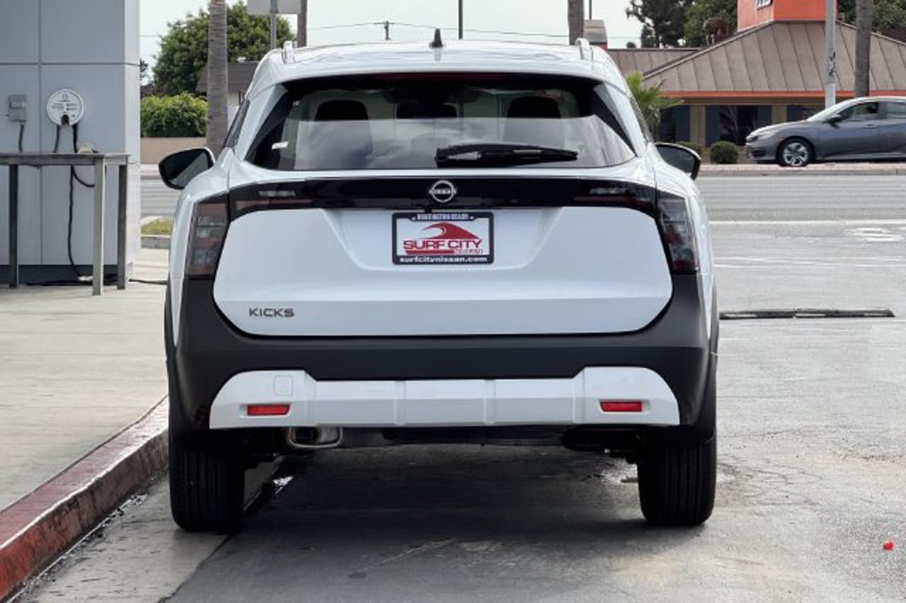 2027 Nissan Kicks SV 4