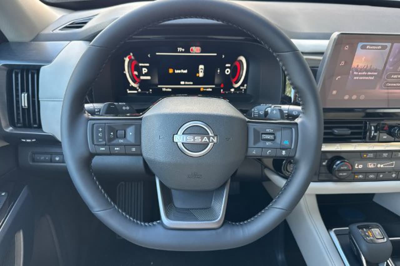 2026 Nissan Pathfinder SL 11