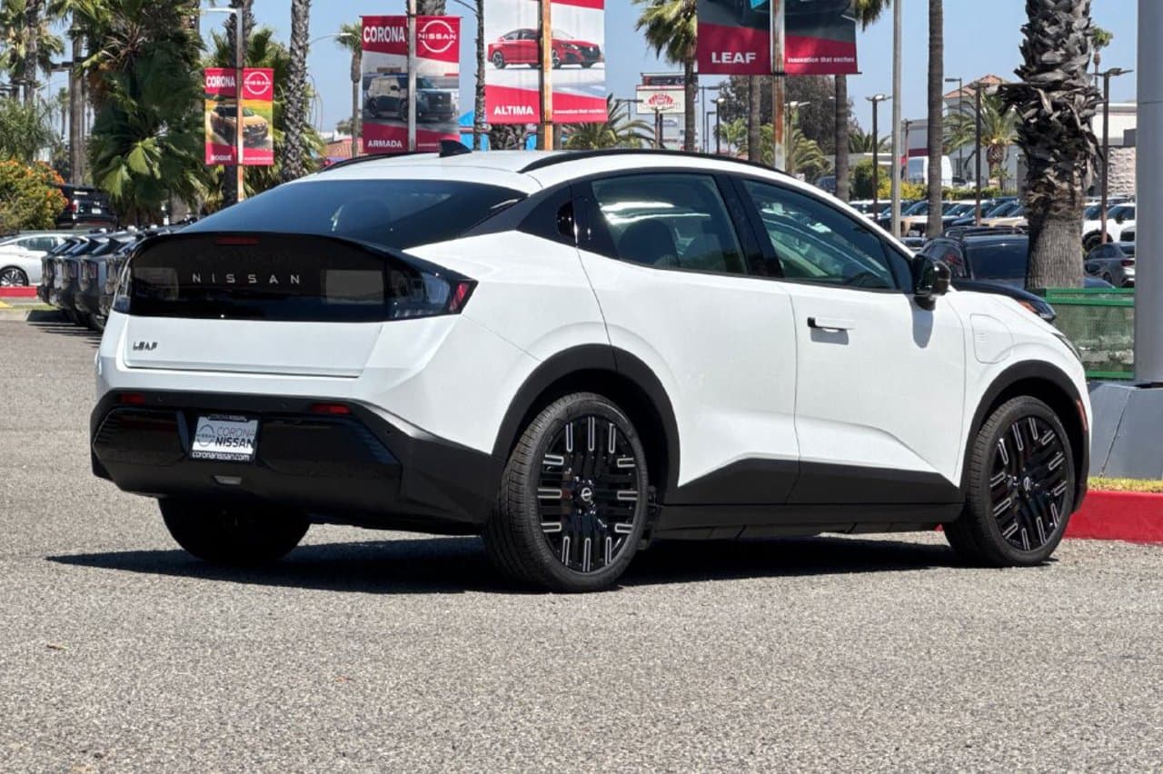 2026 Nissan LEAF PLATINUM+ 4
