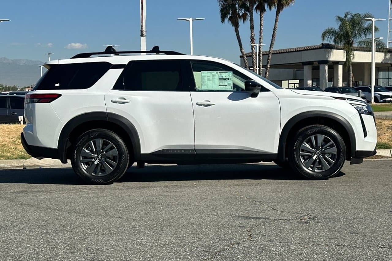 2026 Nissan Pathfinder SV 2