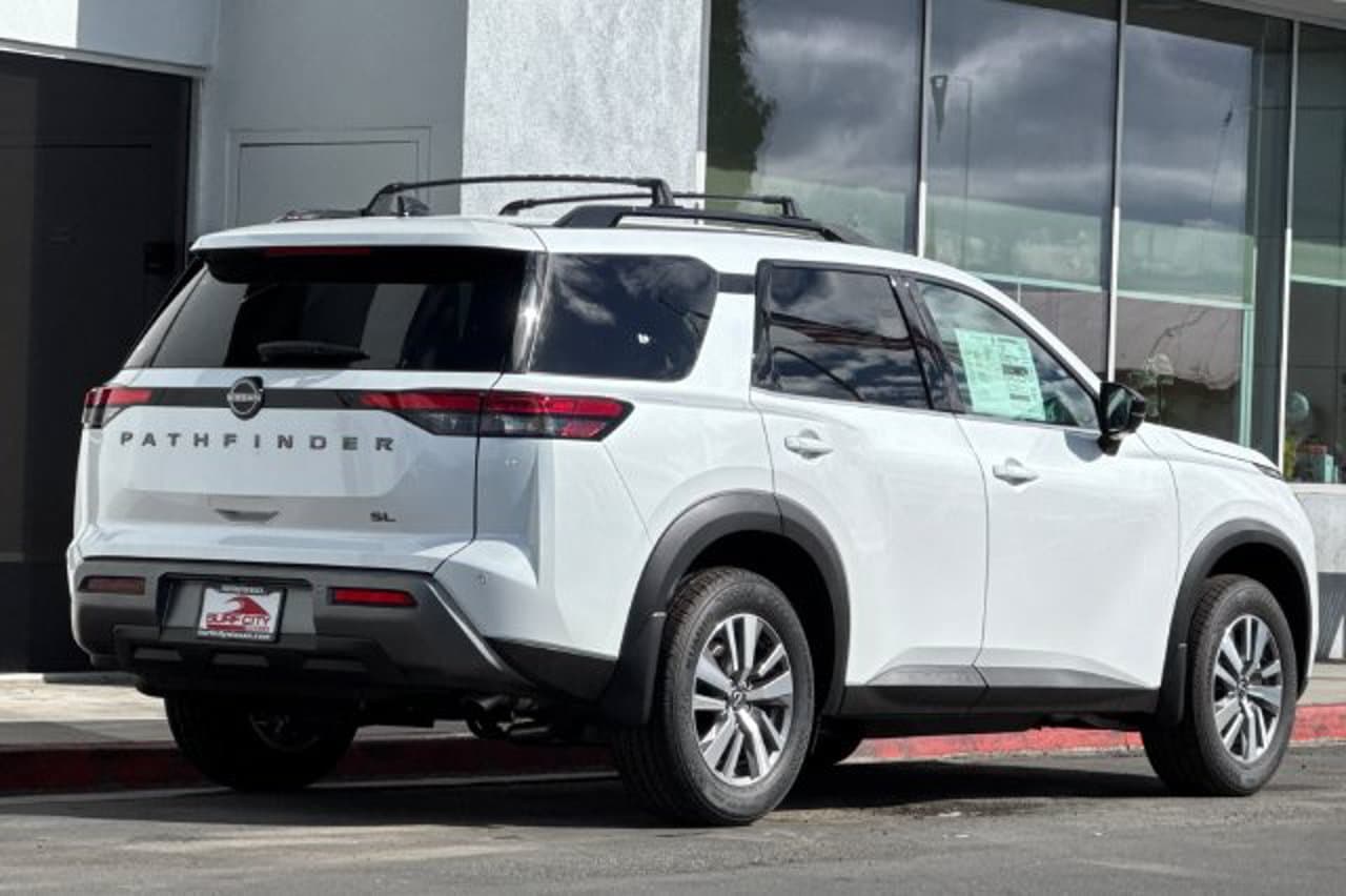 2026 Nissan Pathfinder SL 3