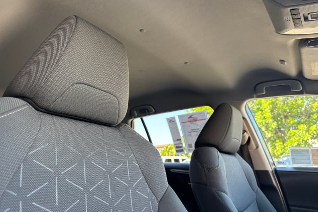 2025 Toyota RAV4 Hybrid XLE 15