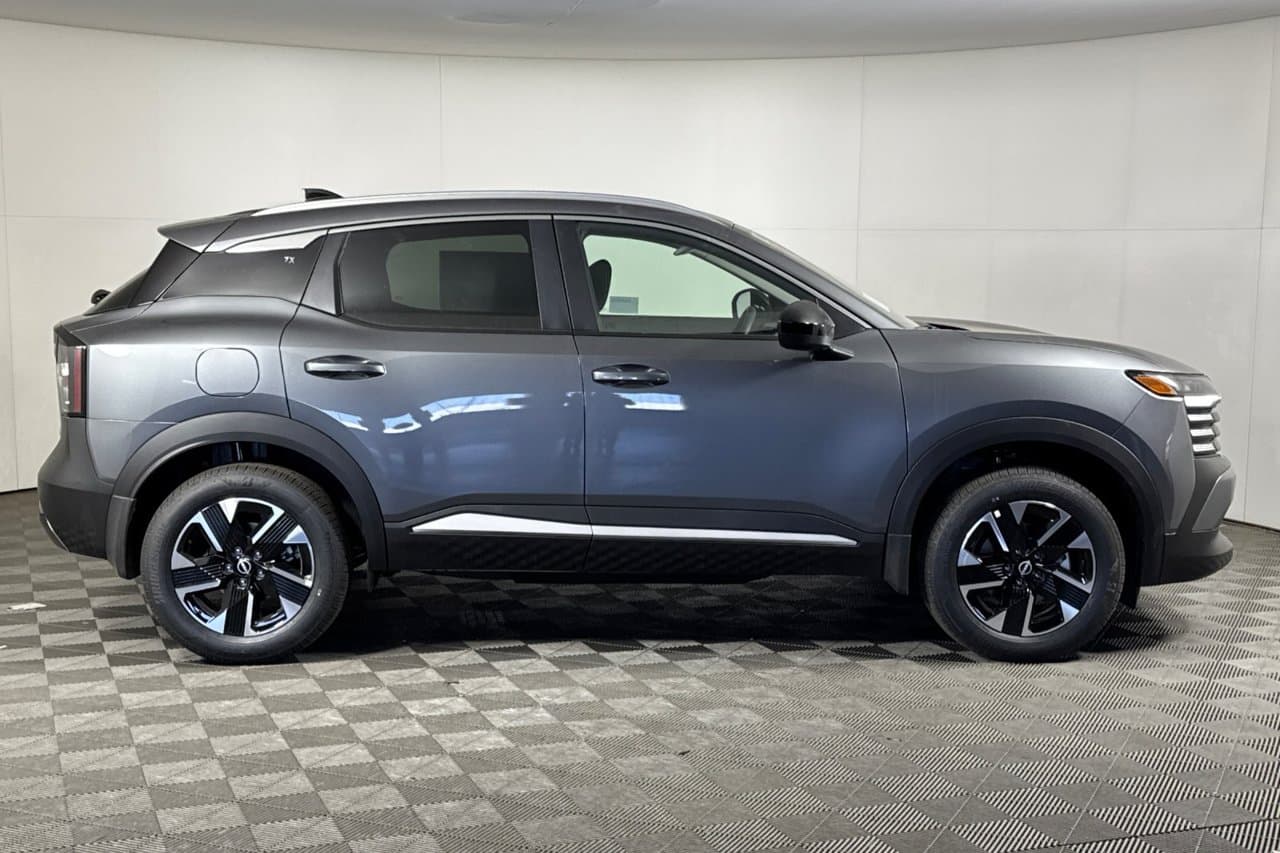 2027 Nissan Kicks SV 2
