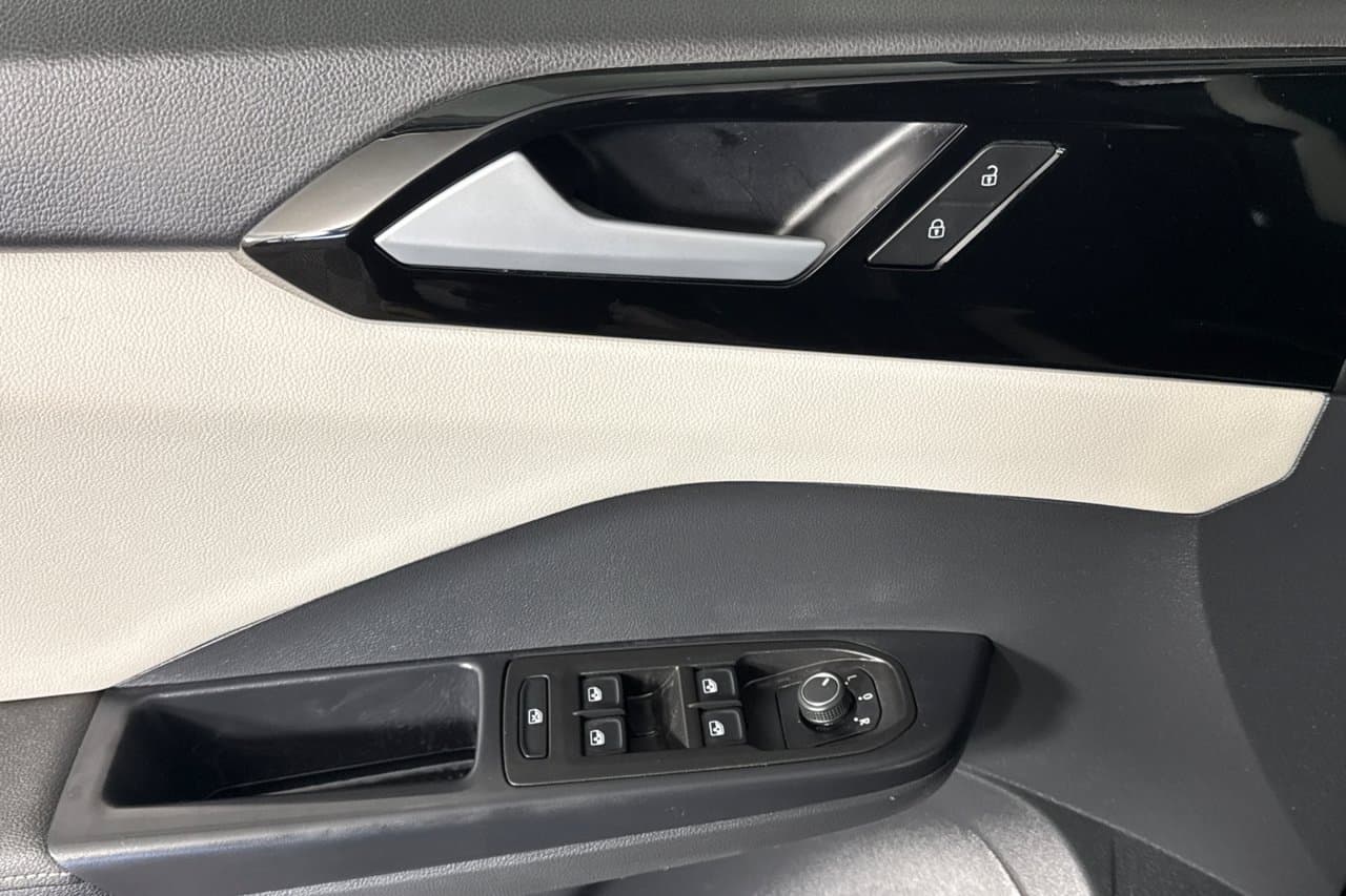 2025 Volkswagen Taos S 8