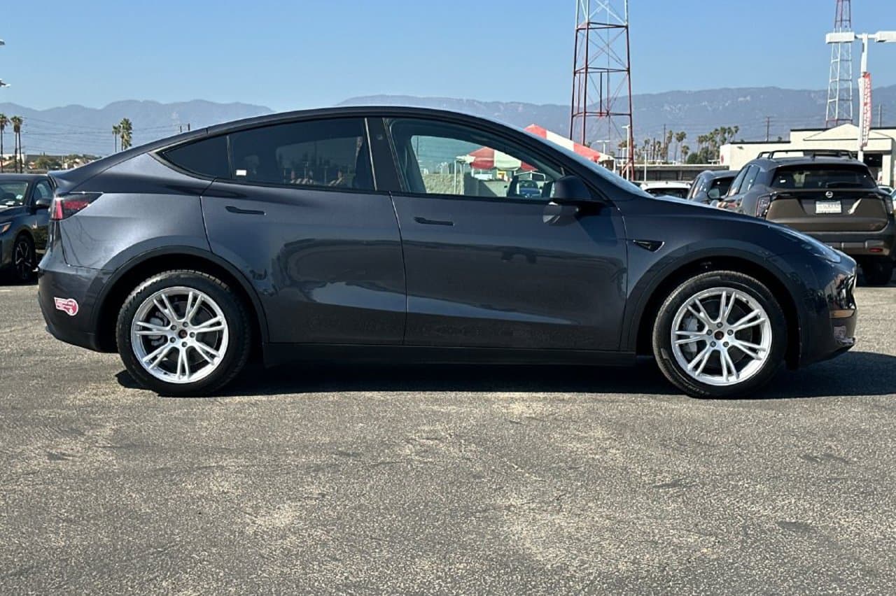 2024 Tesla Model Y Long Range 2