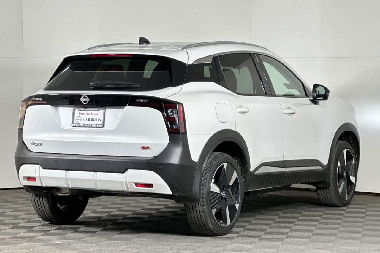 2026 Nissan Kicks SR 3