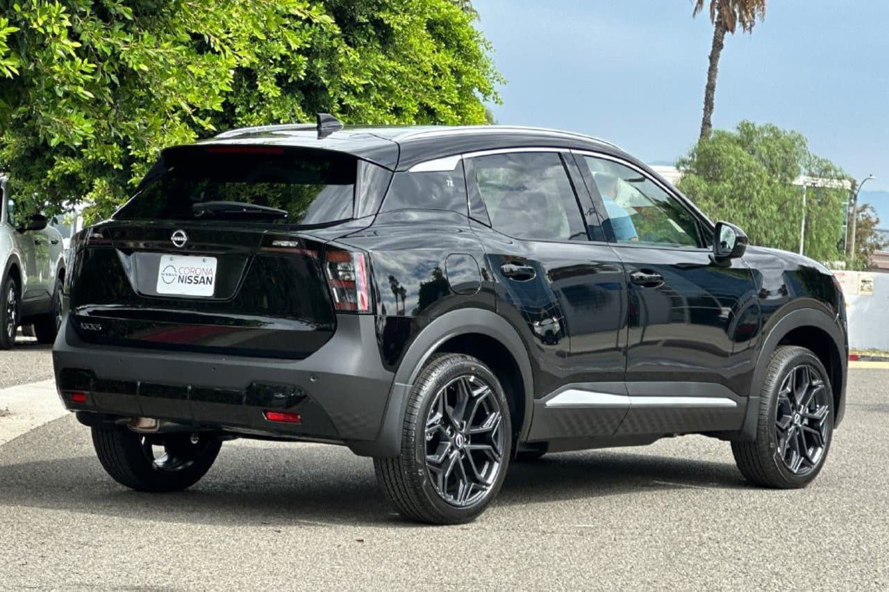 2027 Nissan Kicks SR 4