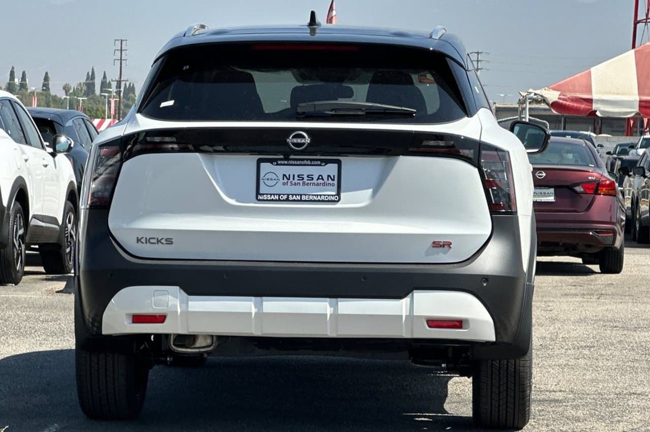 2026 Nissan Kicks SR 4