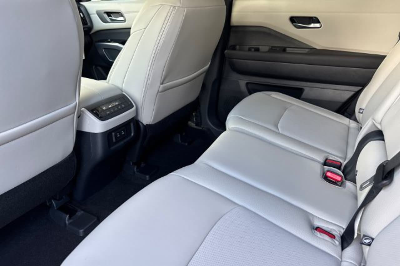 2026 Nissan Pathfinder SL 9