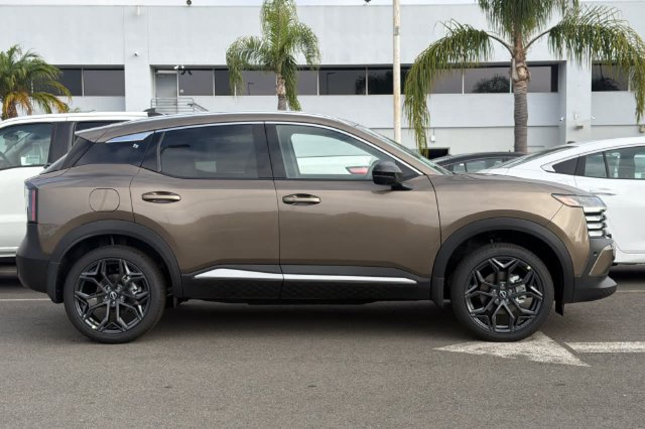 2027 Nissan Kicks SR 2