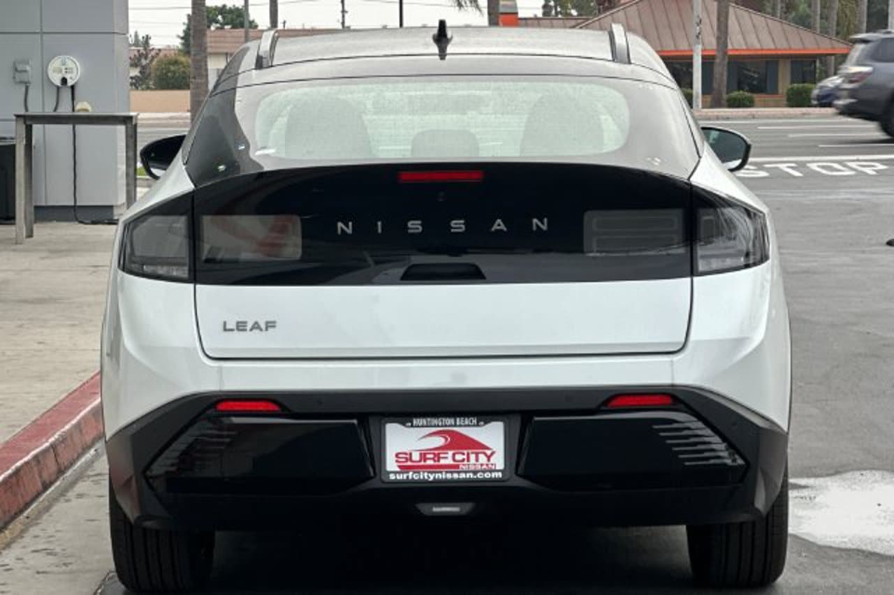 2026 Nissan LEAF PLATINUM+ 4