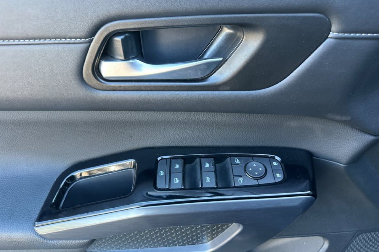 2026 Nissan Pathfinder SL 9