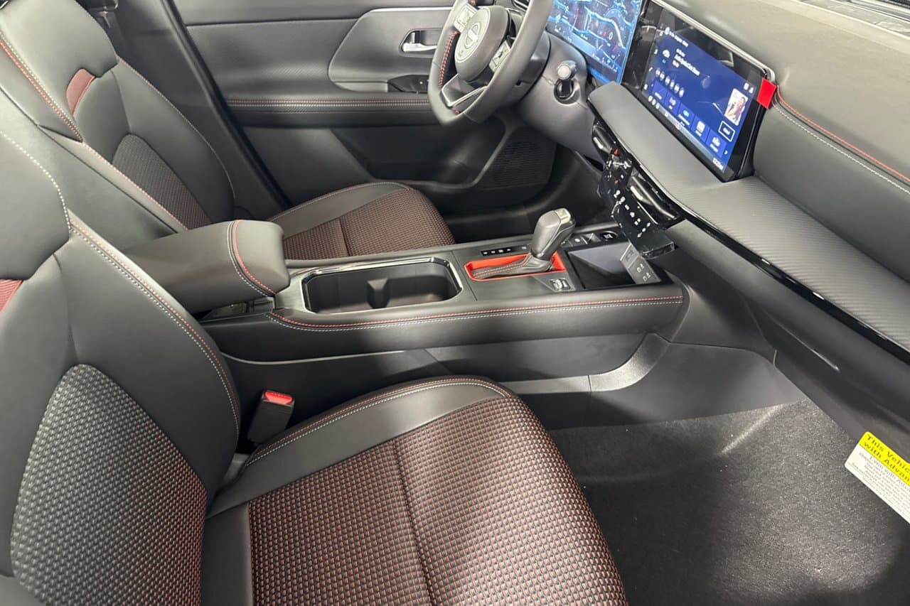 2027 Nissan Kicks SR 13