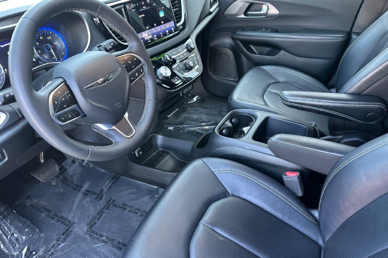 2025 Chrysler Pacifica Select 7