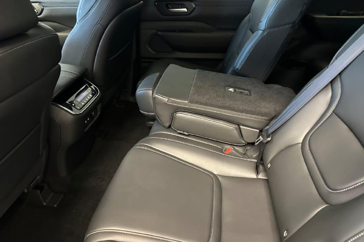 2026 Nissan Armada SV 9