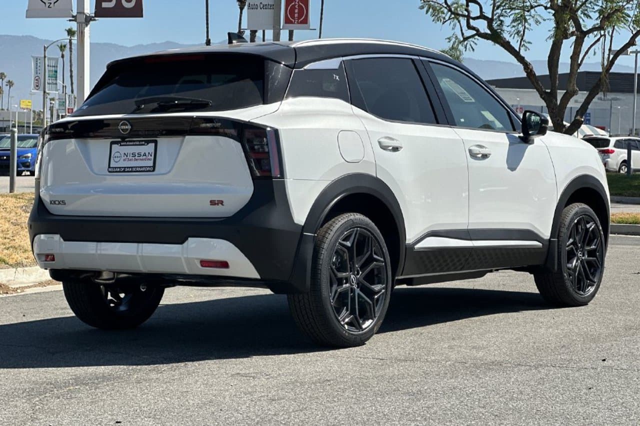 2026 Nissan Kicks SR 3