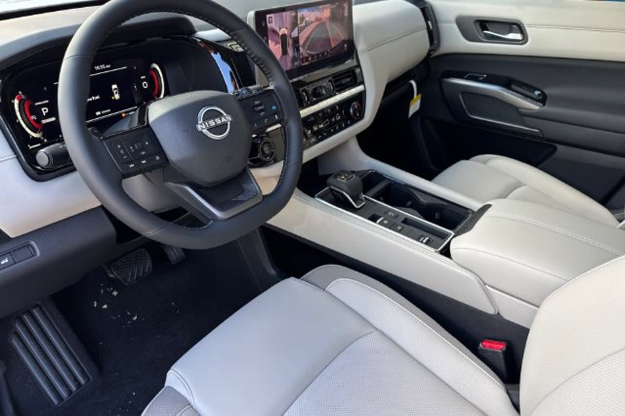 2026 Nissan Pathfinder SL 7
