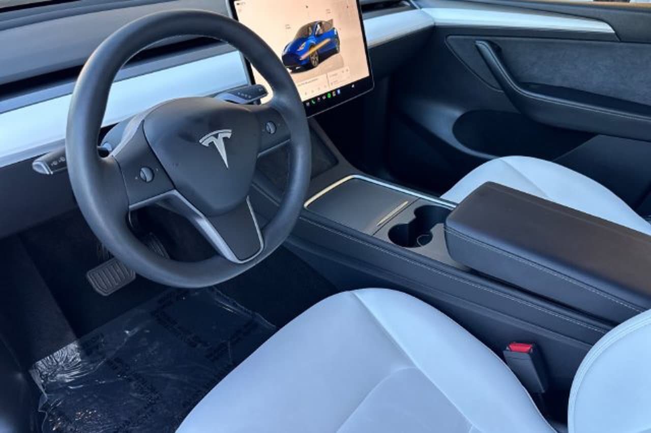 2025 Tesla Model Y Long Range 8