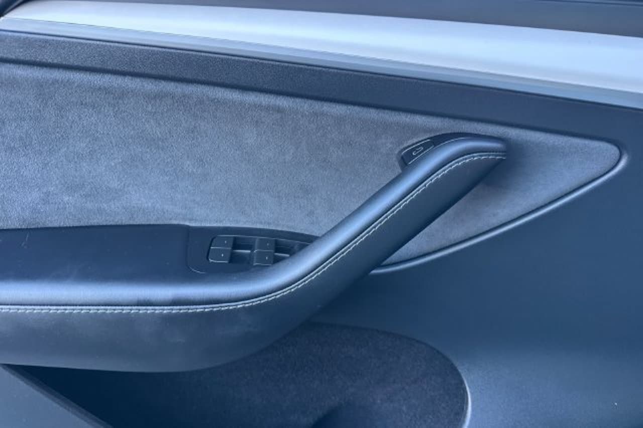 2025 Tesla Model Y Long Range 9