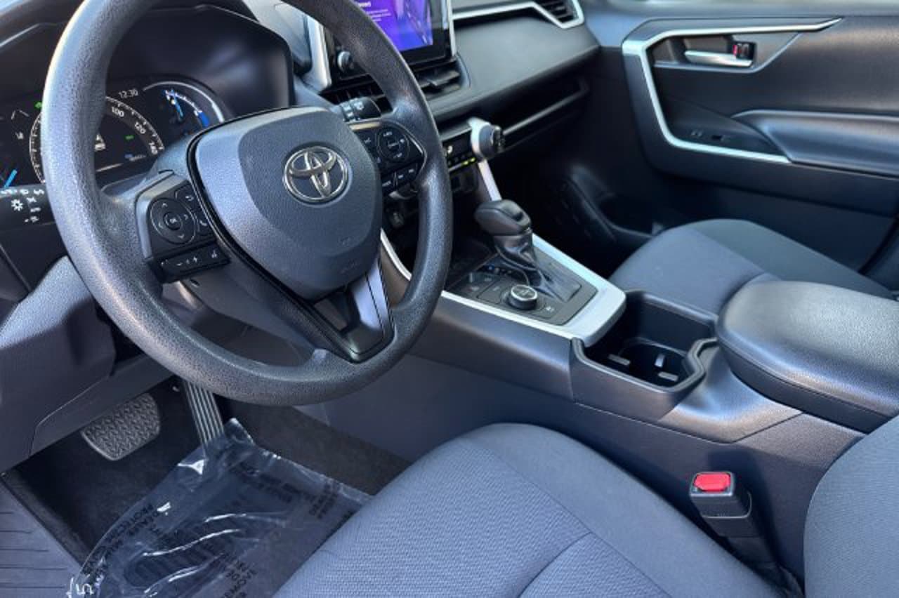 2025 Toyota RAV4 Hybrid XLE 8