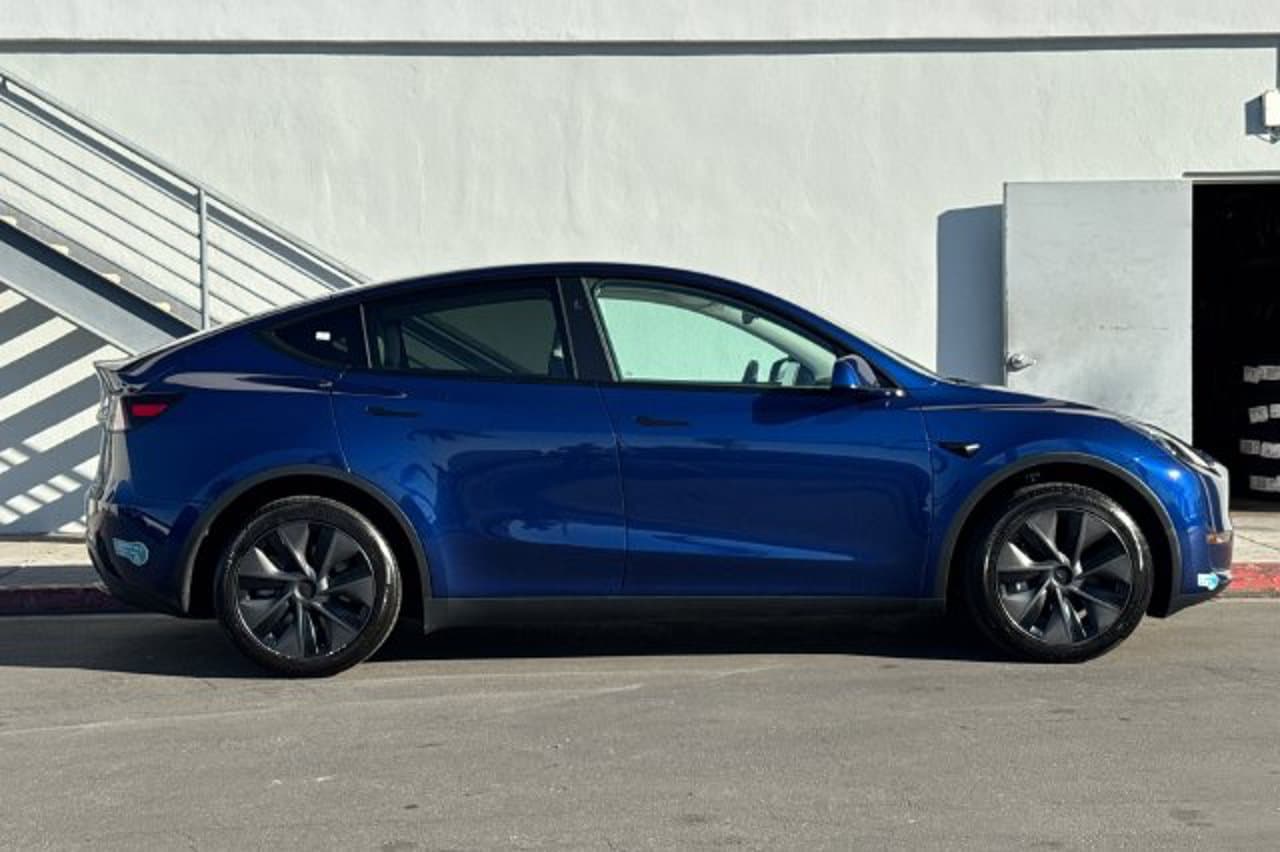 2025 Tesla Model Y Long Range 3
