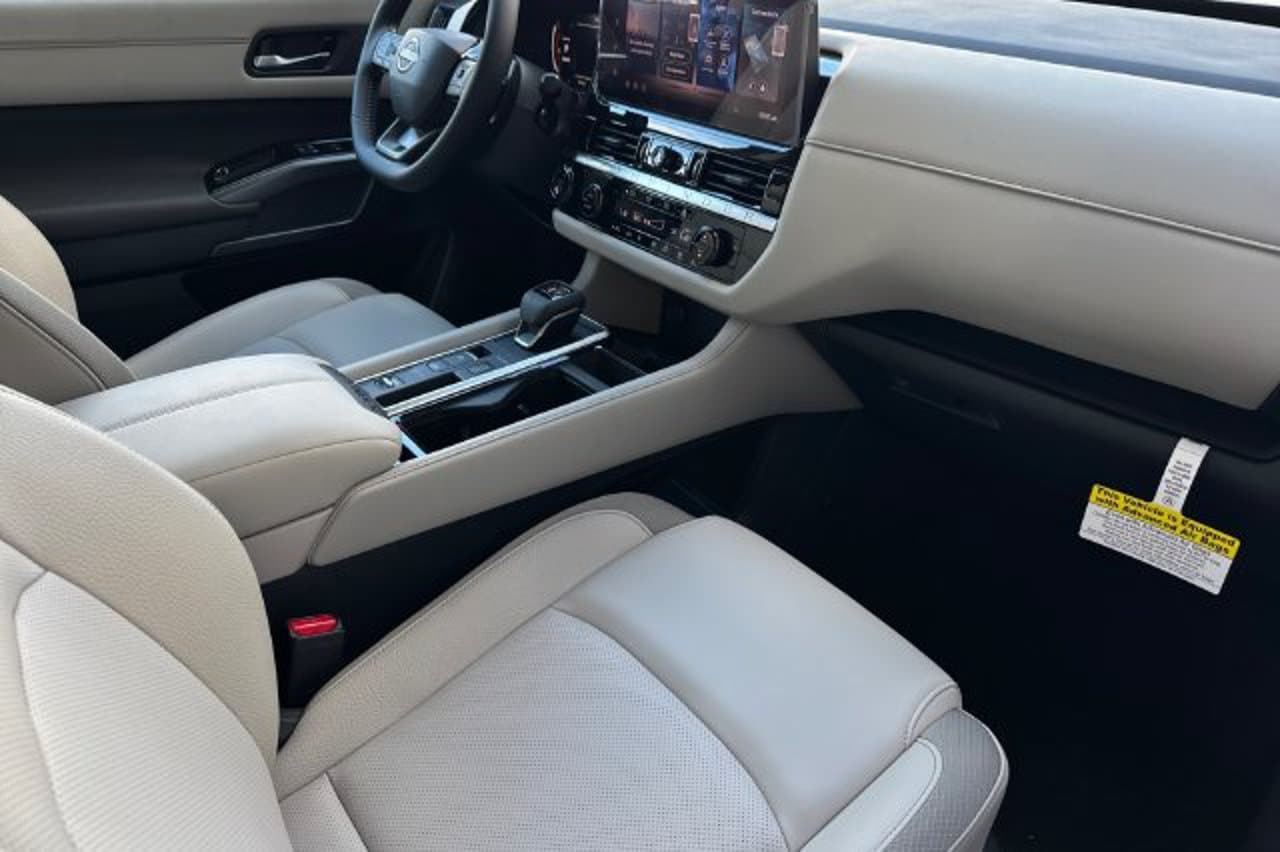 2026 Nissan Pathfinder SL 14