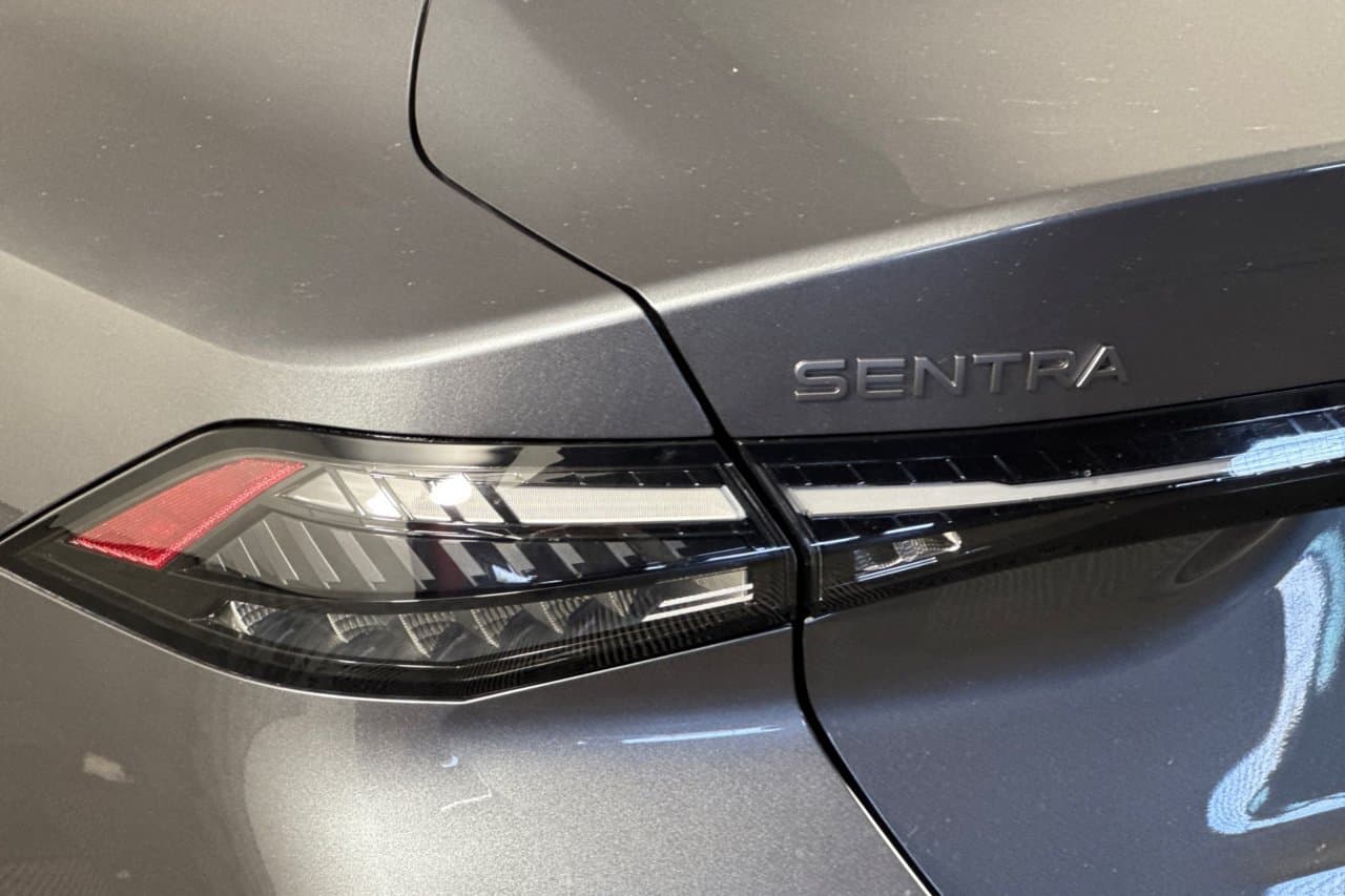 2027 Nissan Sentra SV 22