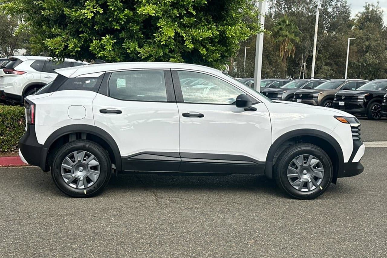 2027 Nissan Kicks S 3
