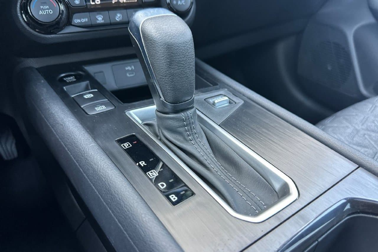 2027 Nissan Kicks SV 18