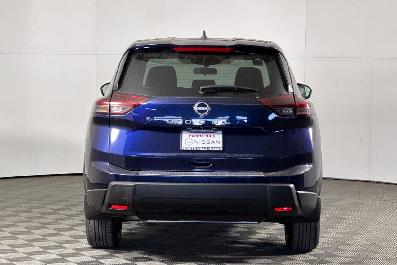 2026 Nissan Rogue SV 4