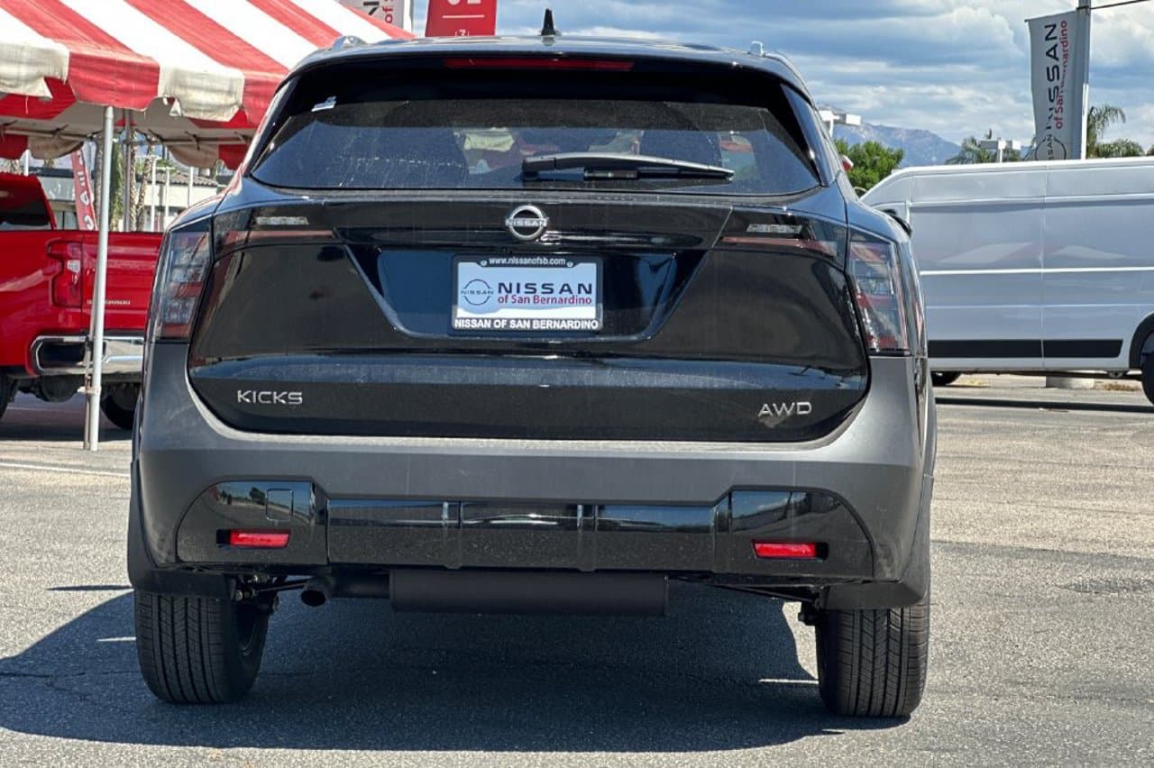 2027 Nissan Kicks SV 4