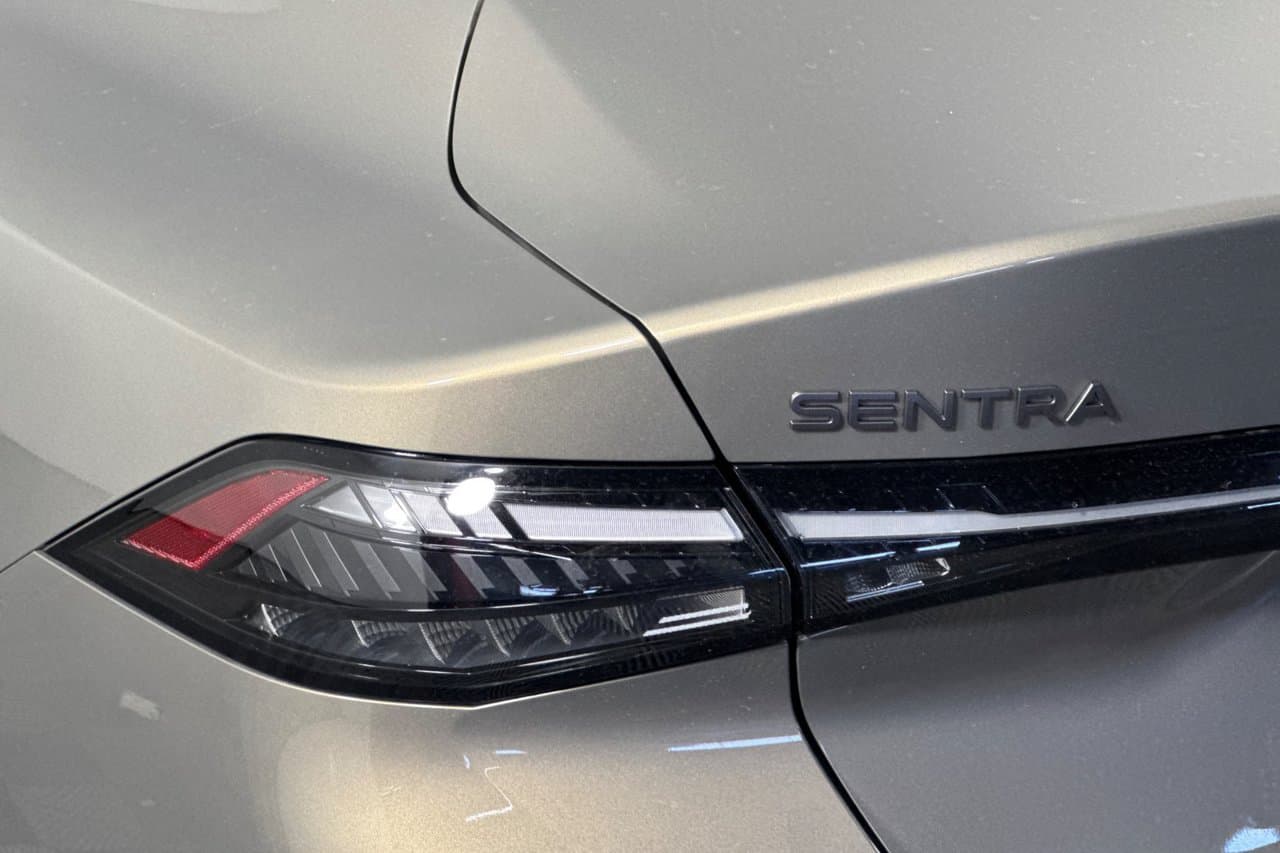 2027 Nissan Sentra SV 22