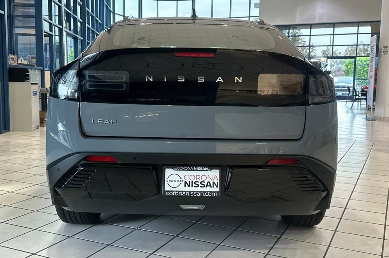2026 Nissan LEAF PLATINUM+ 5