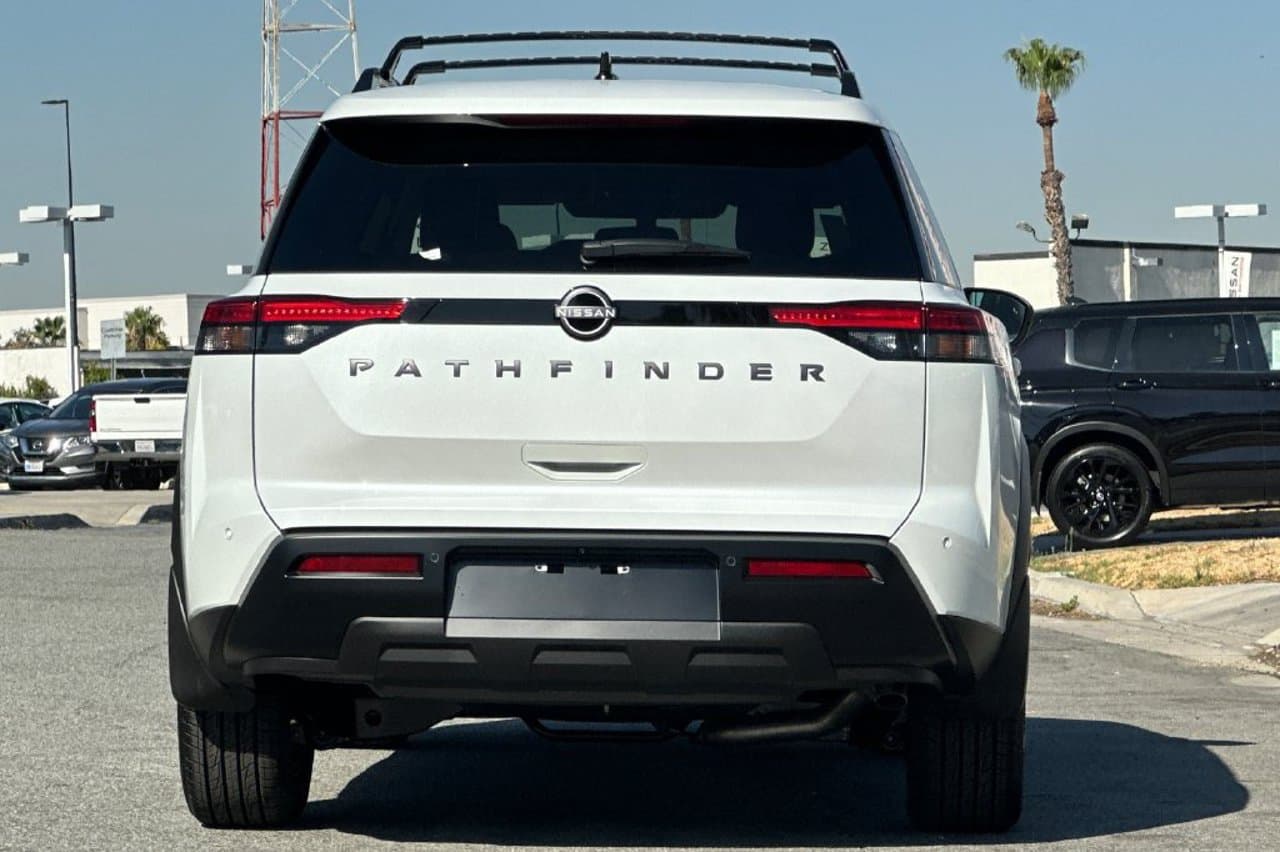 2026 Nissan Pathfinder SV 4