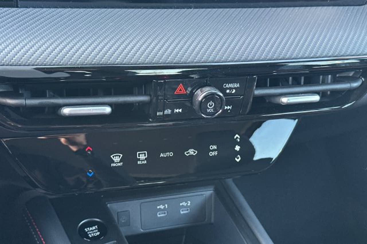 2026 Nissan Kicks SR 17
