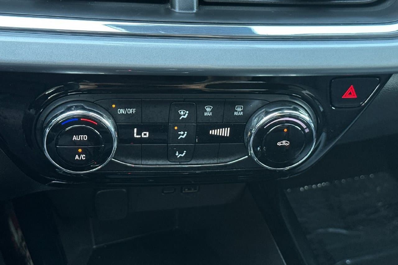 2025 Chevrolet Trax LT 17