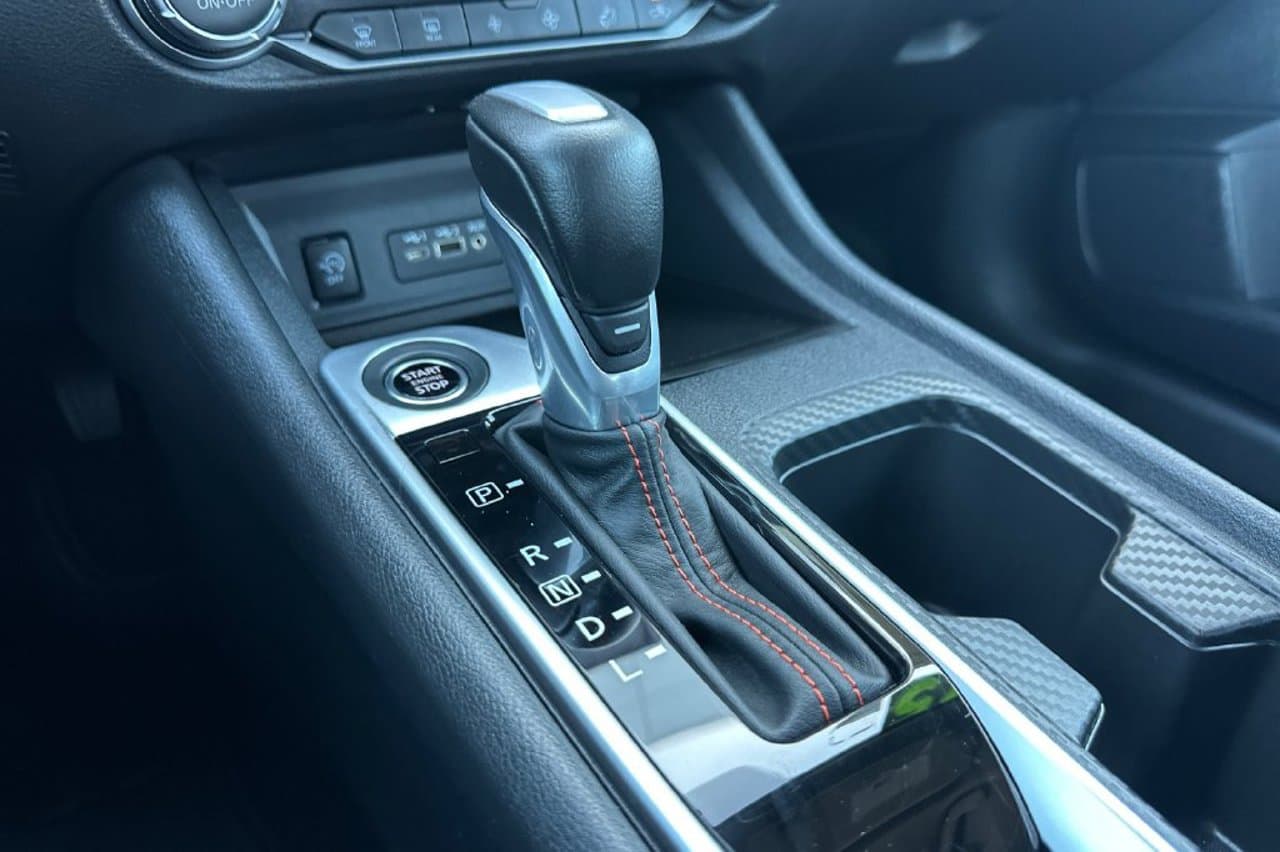 2025 Nissan Sentra SR 17