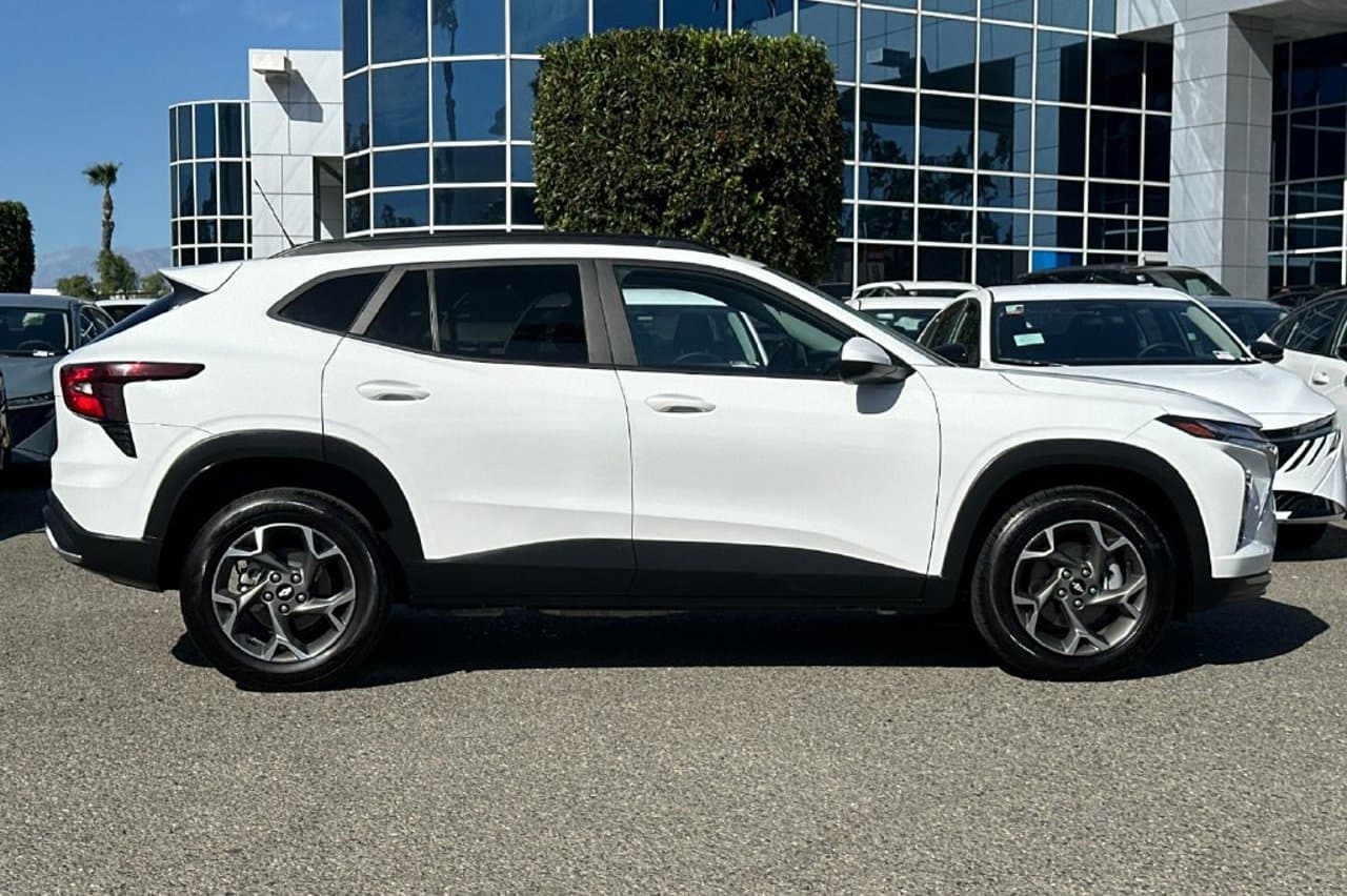 2025 Chevrolet Trax LT 3