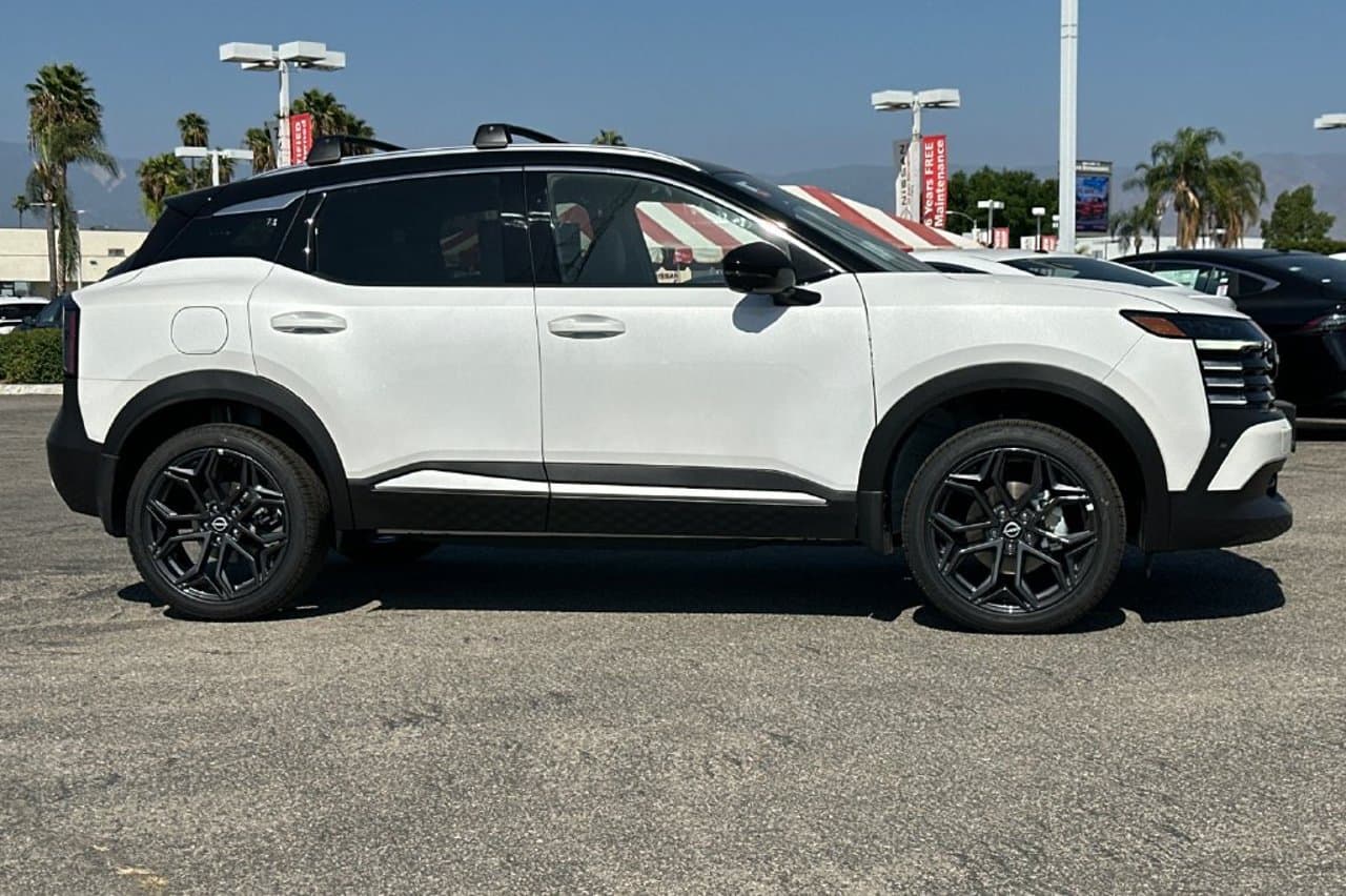 2027 Nissan Kicks SR 2