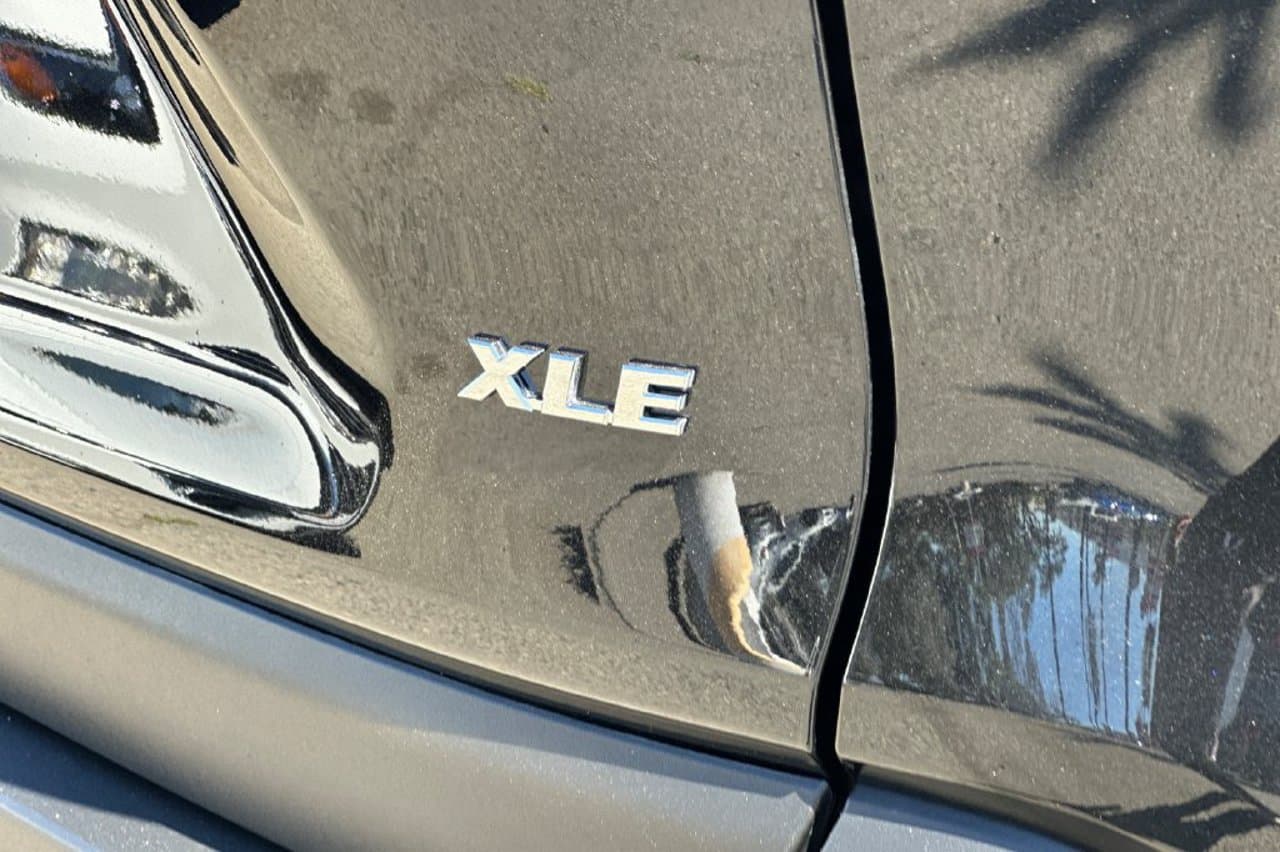 2025 Toyota RAV4 XLE 23