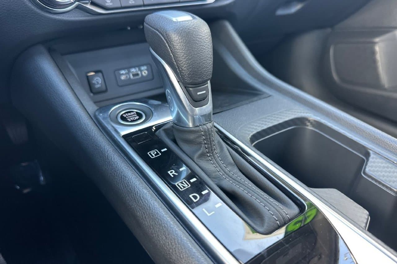 2025 Nissan Sentra SV 17