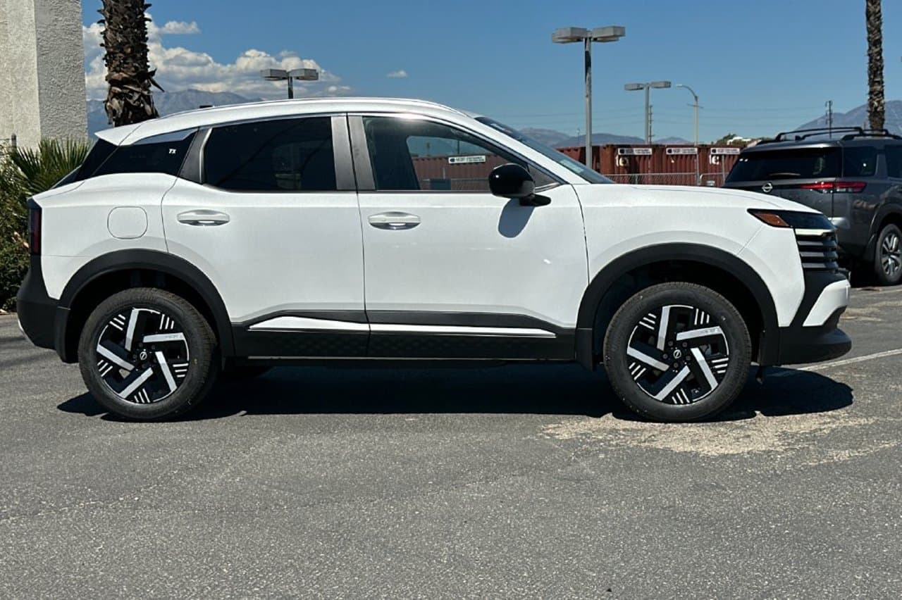 2027 Nissan Kicks SV 2